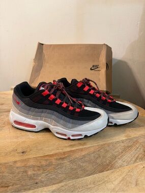 Nike Men's Air Max 95 Sneakers - Black/Gray/Red
